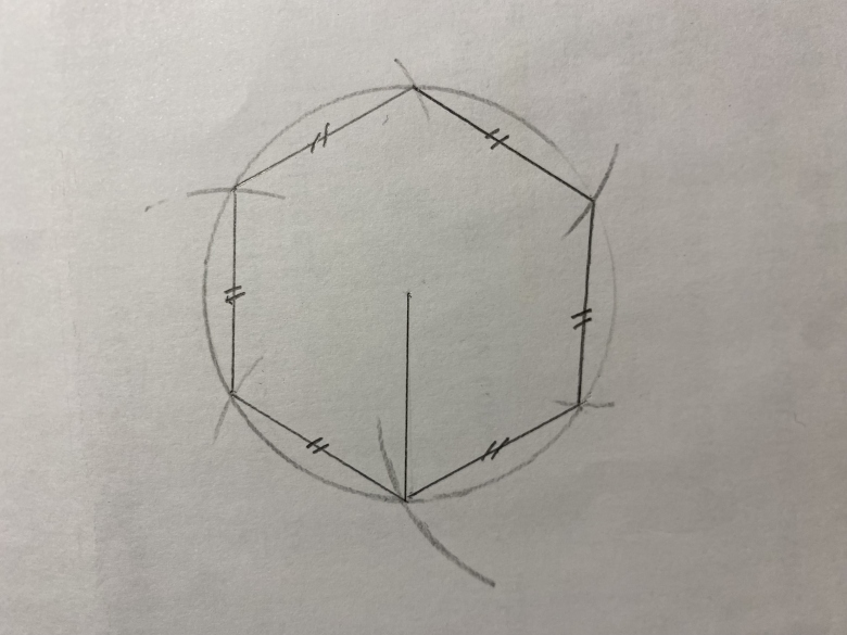 Observer, manipuler, représenter  et construire une pyramid